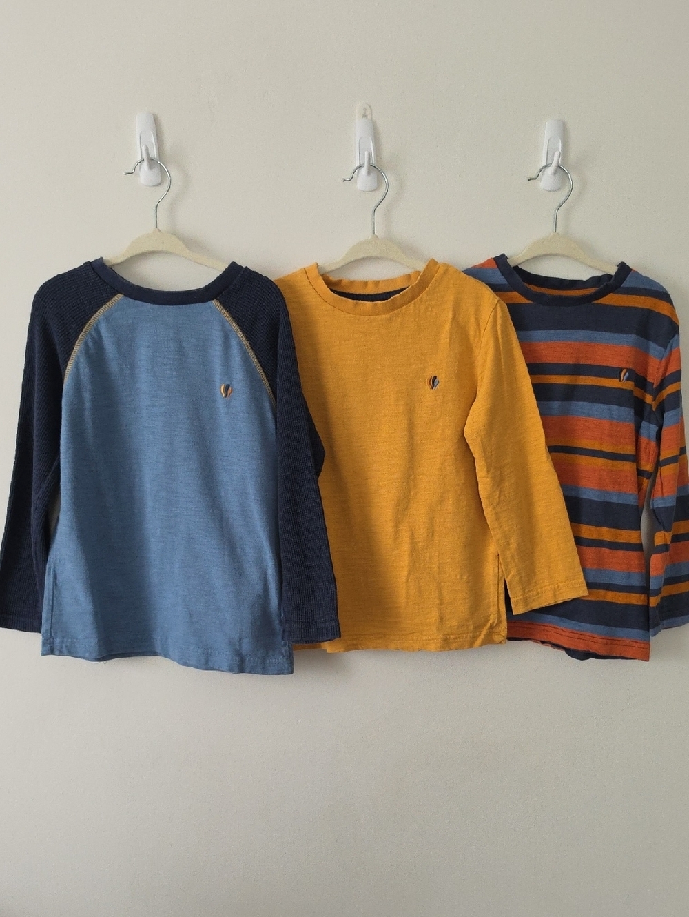 Fat Face Kids Long-Sleeve Tee Trio in Blue, Mustard & Striped Navy/Orange 4-5 Yr